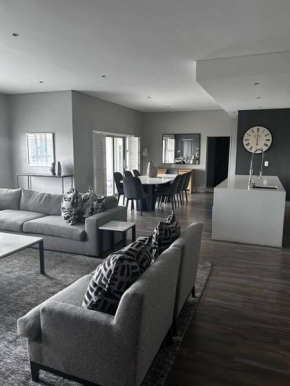 Sandton Penthouse Views & Luxury